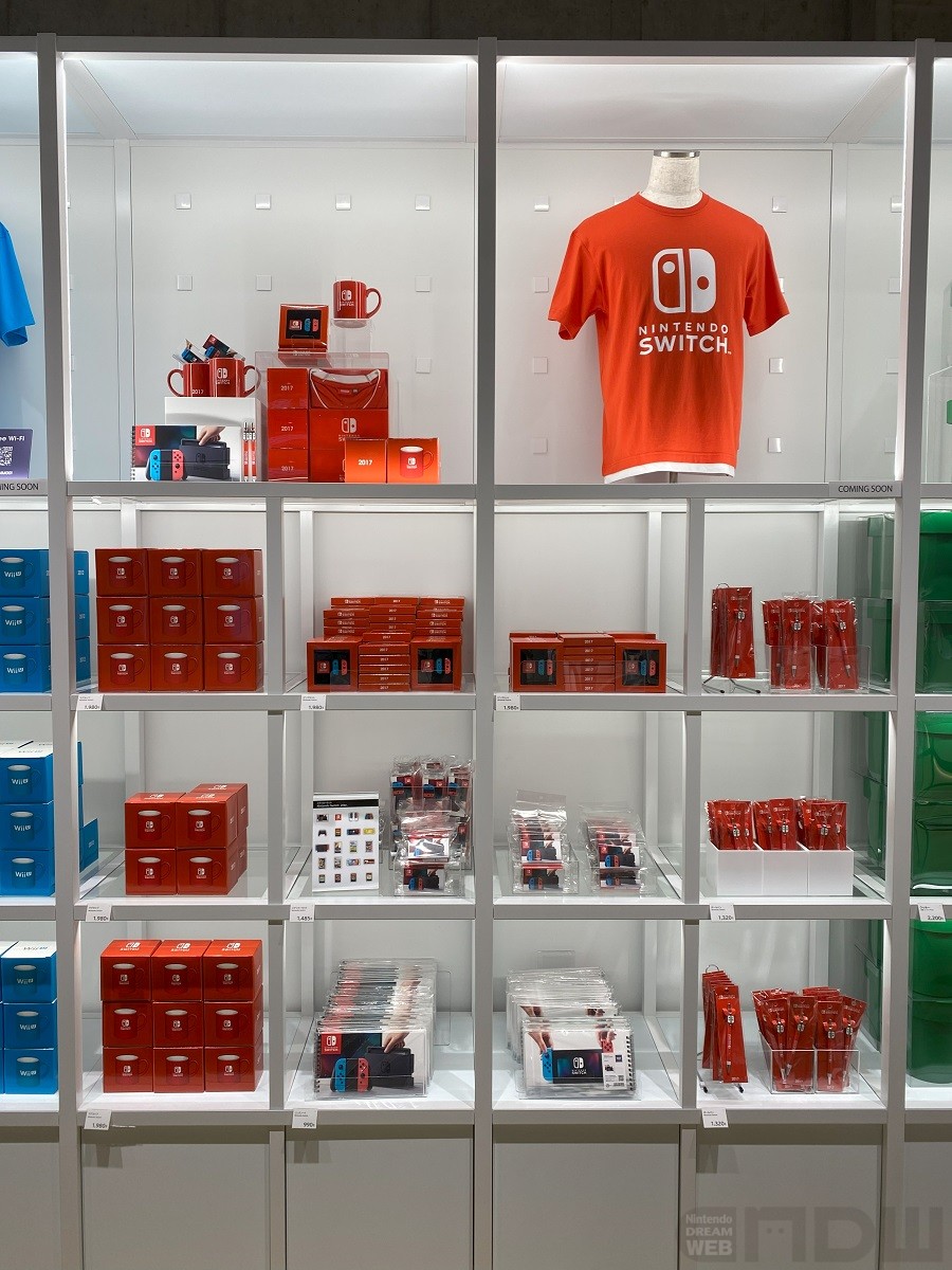 歴代ハードモチーフのグッズがズラリ！限定販売グッズ紹介1