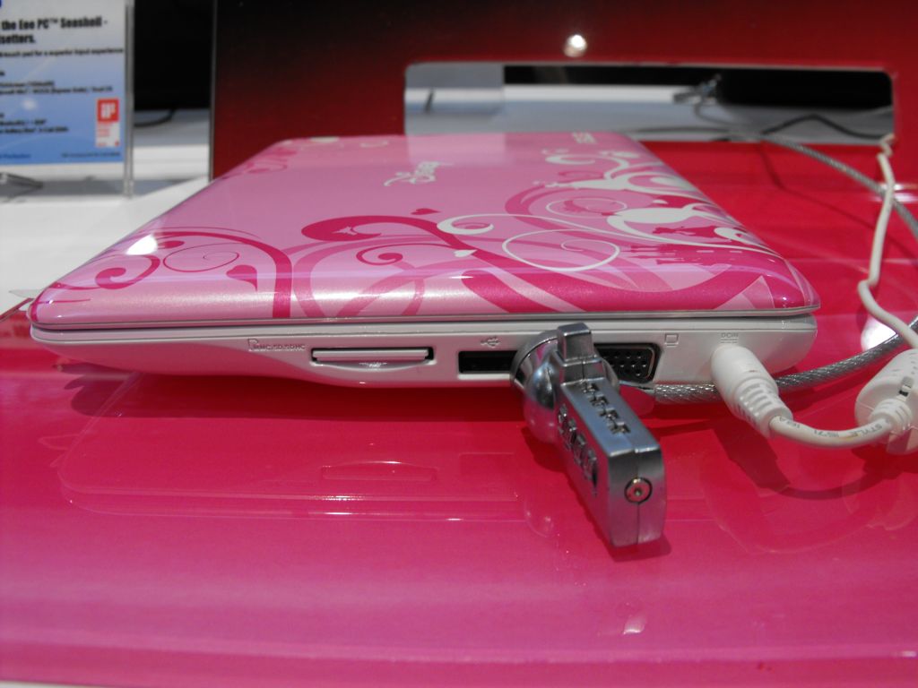 CES 2010: ASUS Eee PC MK90H - Disney Eee PC