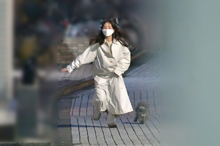 田中みな実「愛犬と猛ダッシュ」前傾姿勢が凄いトレーニング風景｜NEWS