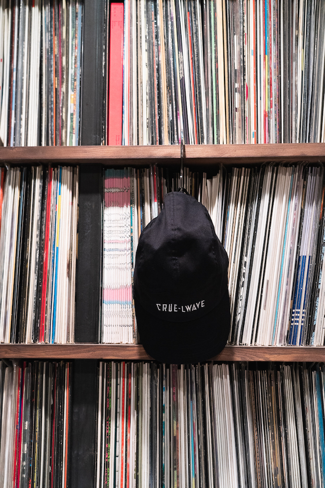 瀧見憲司(KENJI TAKIMI)による CRUE-L RECORDS と WAVE が