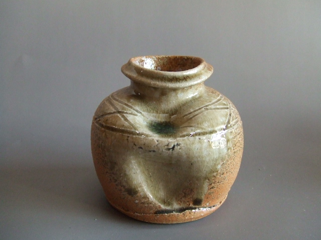 うずくまる掛花入｜中村陶器 信楽焼の通販サイト （滋賀/陶器/焼き物