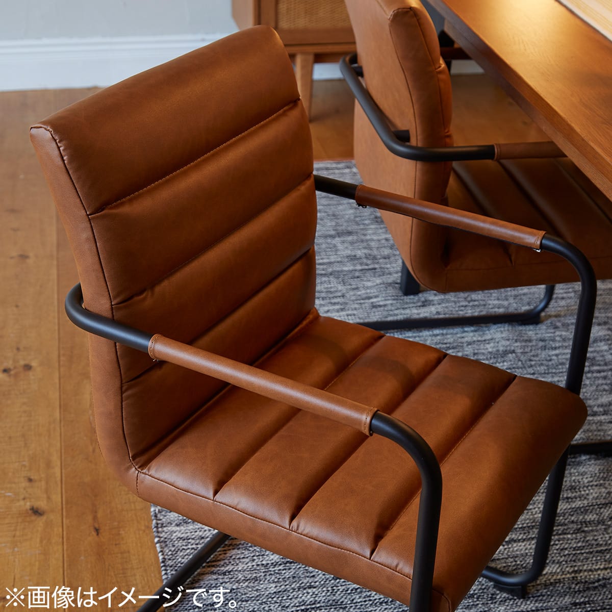 ダイニングチェア Nシールド ANV001キャメル/BK(Living in Comfort