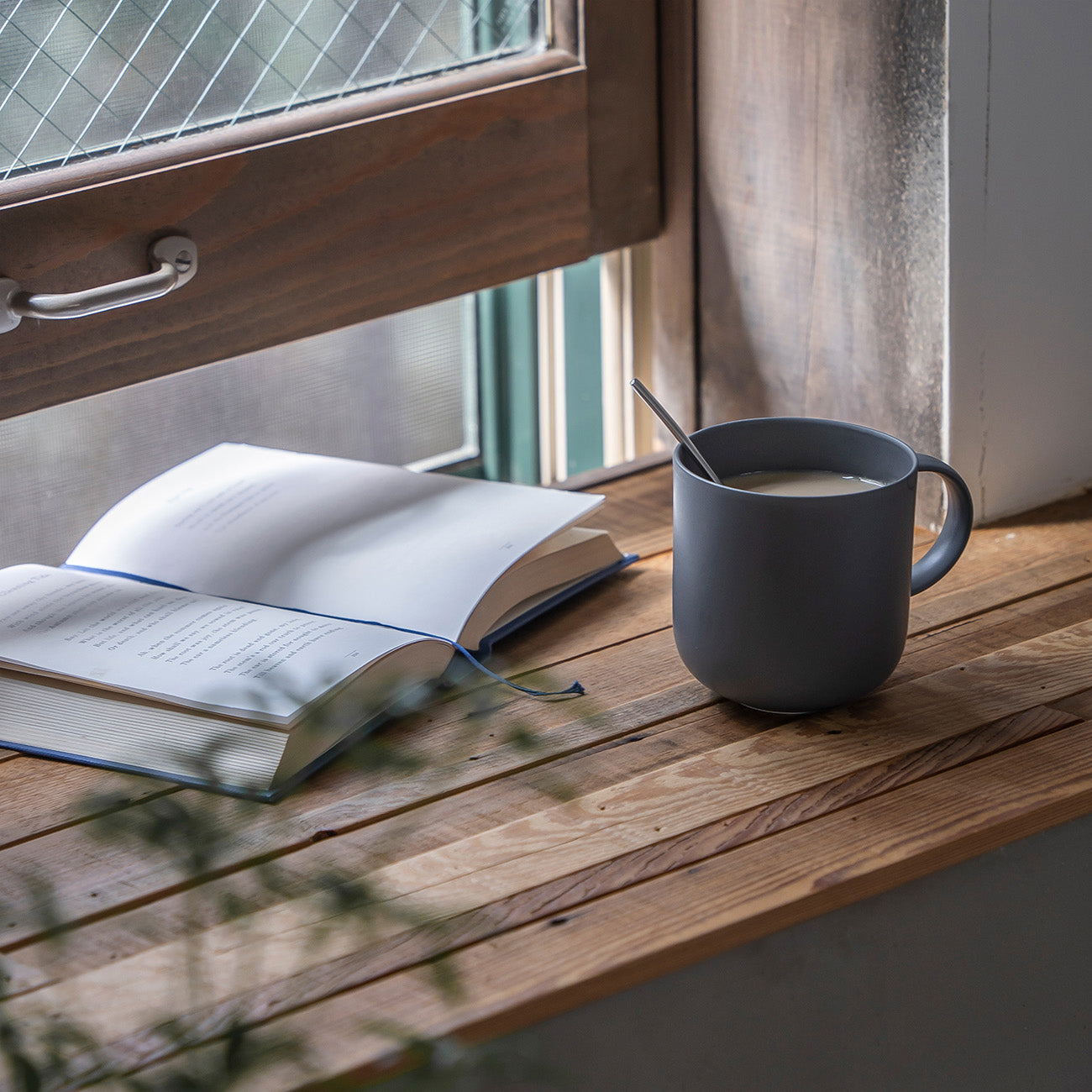 マグ (400cc) 夜凪｜おしゃれカフェ食器｜新生活｜Saredo NAGI