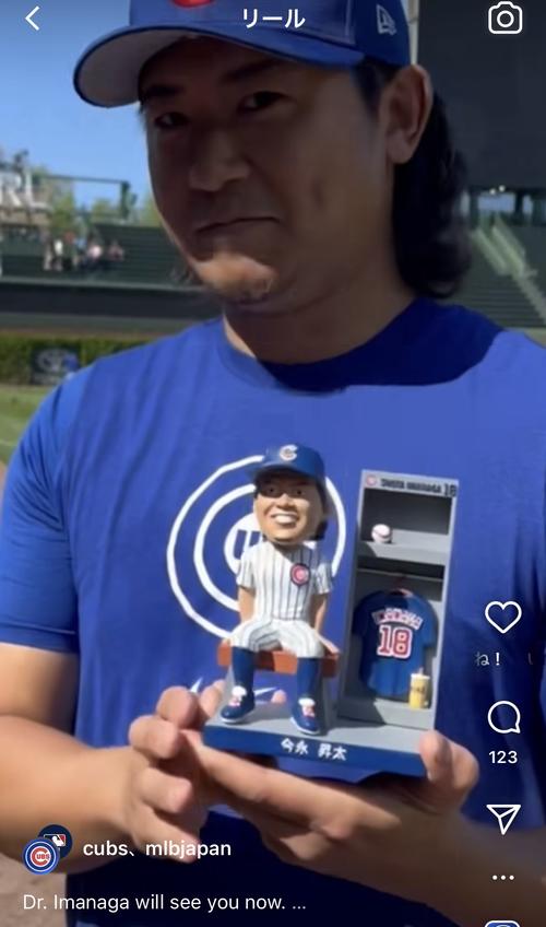 離脱中の今永昇太、自身のボブルヘッド人形にご満悦 スタッフからの