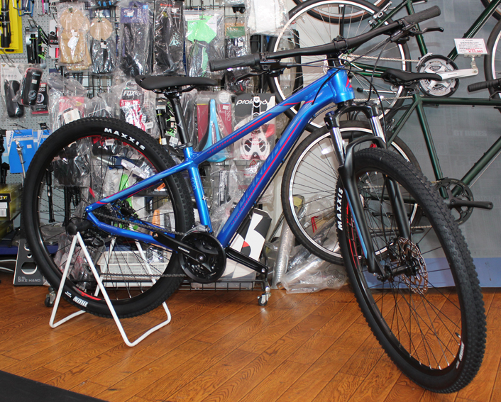 MERIDAの2019年マウンテンバイクBIG NINE 100のブルーが入荷いたしました。