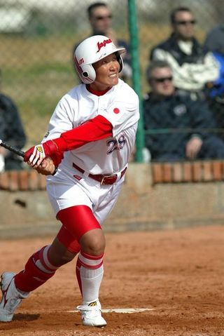 2000年シドニー五輪で福山雅治さん（左）と記念写真に納まる現役時代の