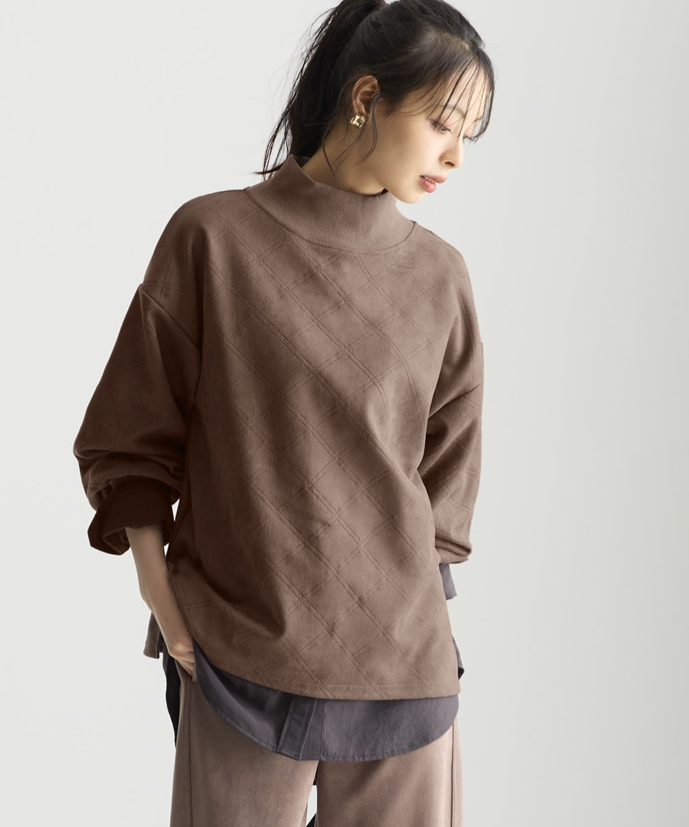 洗濯機で洗えるフェイクスエードエンボス柄ハイネックゆるプルオーバー