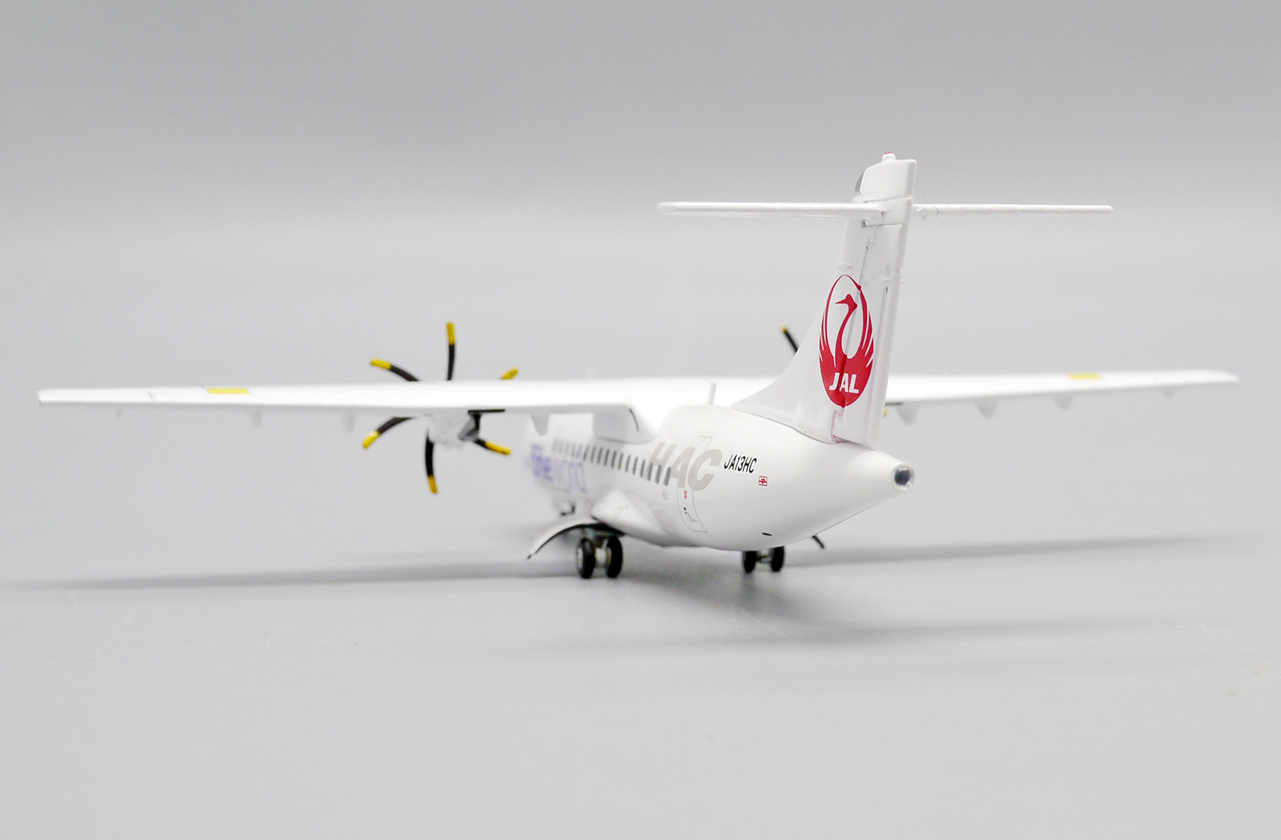ScaleModelStore.com :: JC Wings 1:200 - EW2AT4004 - Hokkaido Air