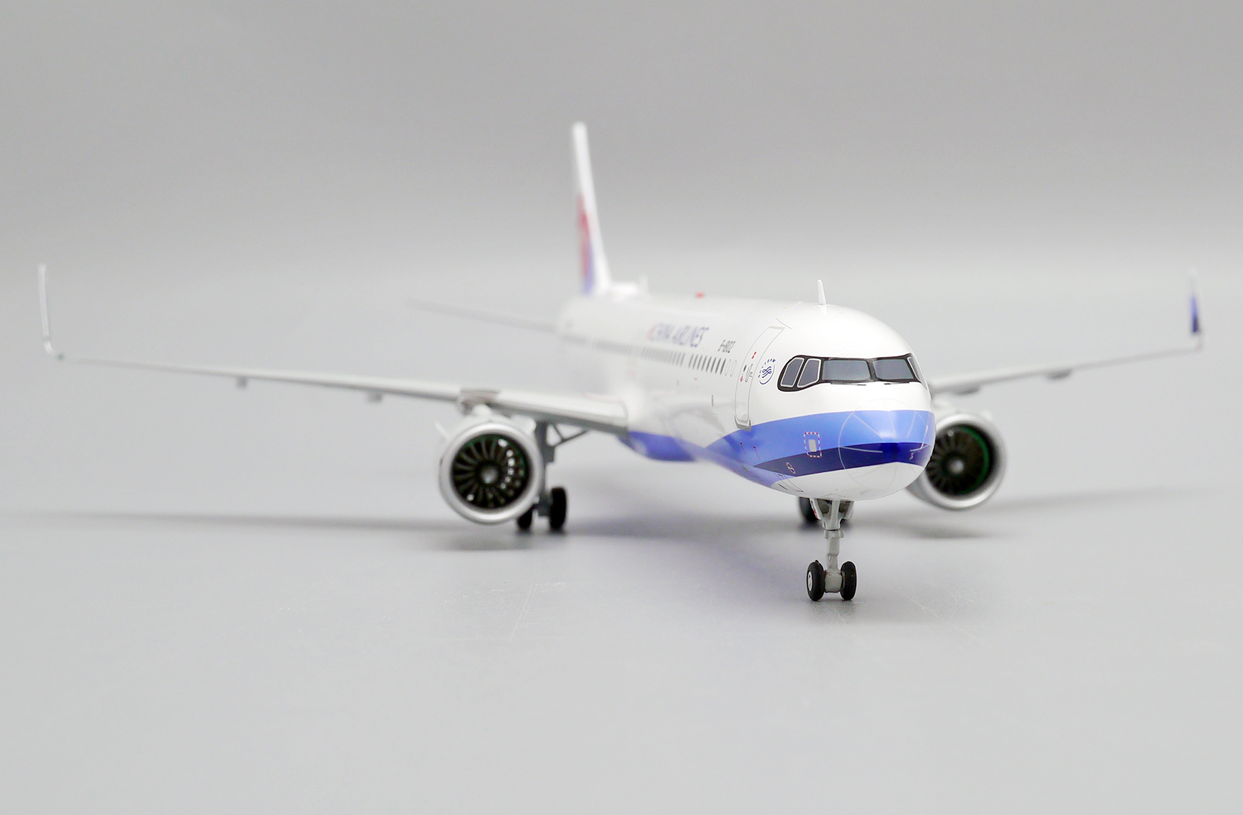 ScaleModelStore.com :: JC Wings 1:200 - XX20195 - China Airlines