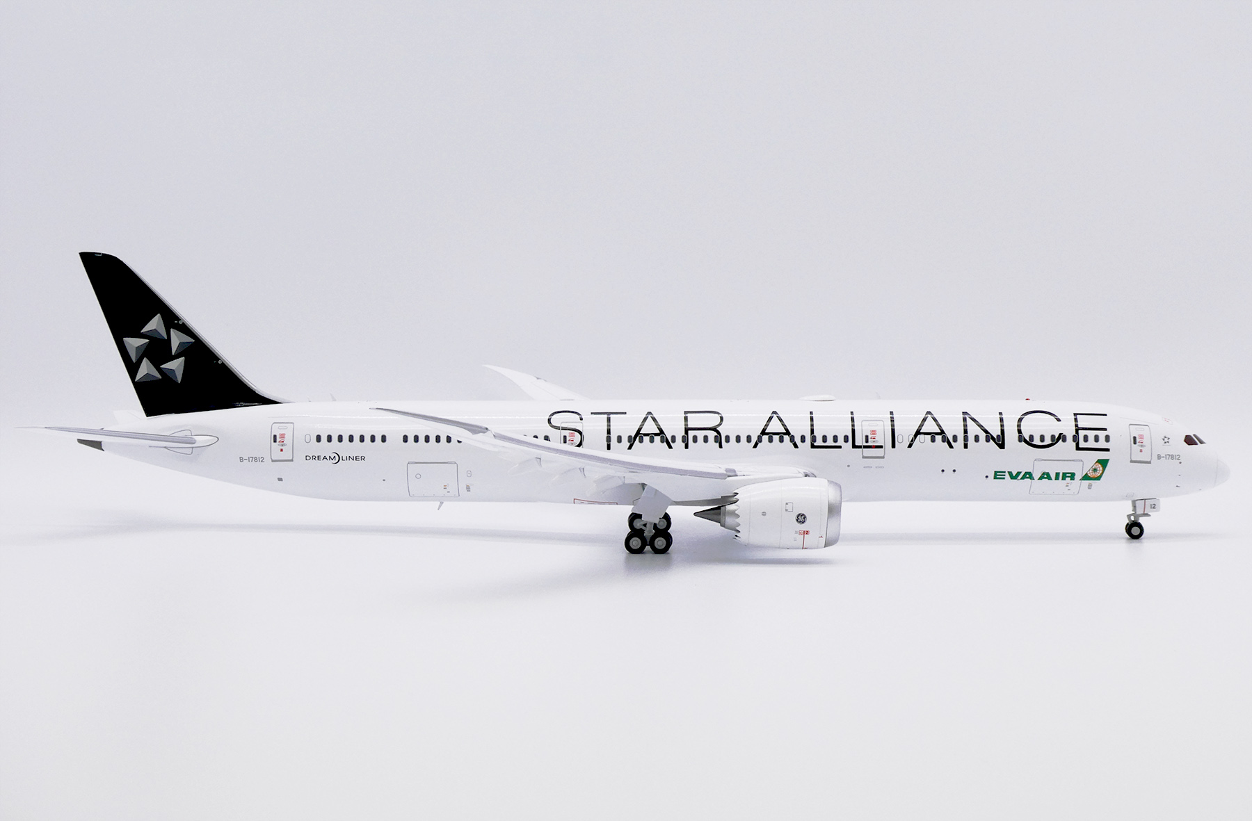 ScaleModelStore.com :: JC Wings 1:200 - XX20366A - EVA Air (Star