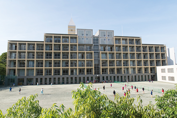 誇り高き「跡見の紫」と「桜の御印」が紡ぐ伝統 - 跡見学園中学校