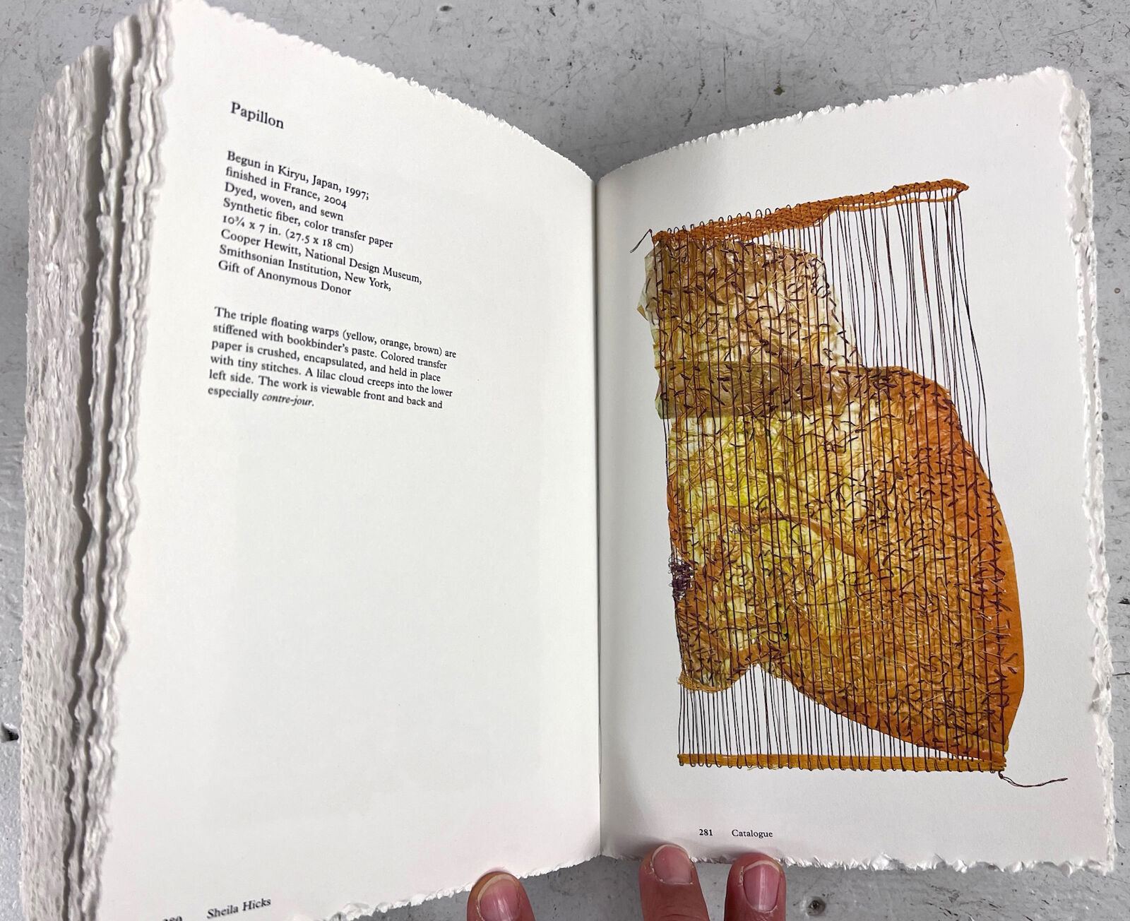 SHEILA HICKS: WEAVING AS METAPHOR • Salon für Kunstbuch