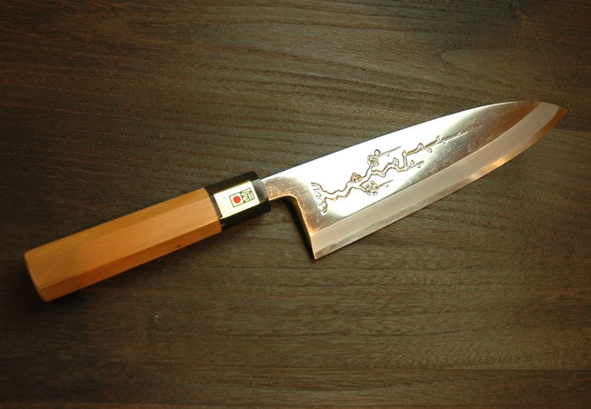 出刃包丁 青一鋼 彫刻7.5寸 鞘付 【包丁の＠堺英】