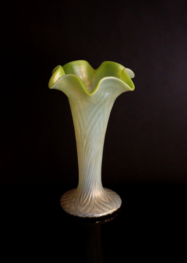 オパルセントガラスのフラワーベース アンティーク Antique Sam's