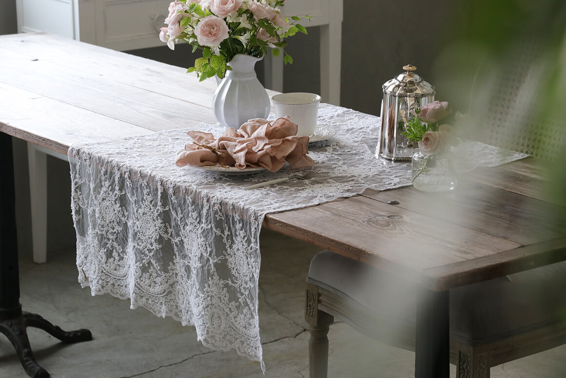 Chez moiテーブルランナーCorinzioホワイト シェモア ～ サラグレース