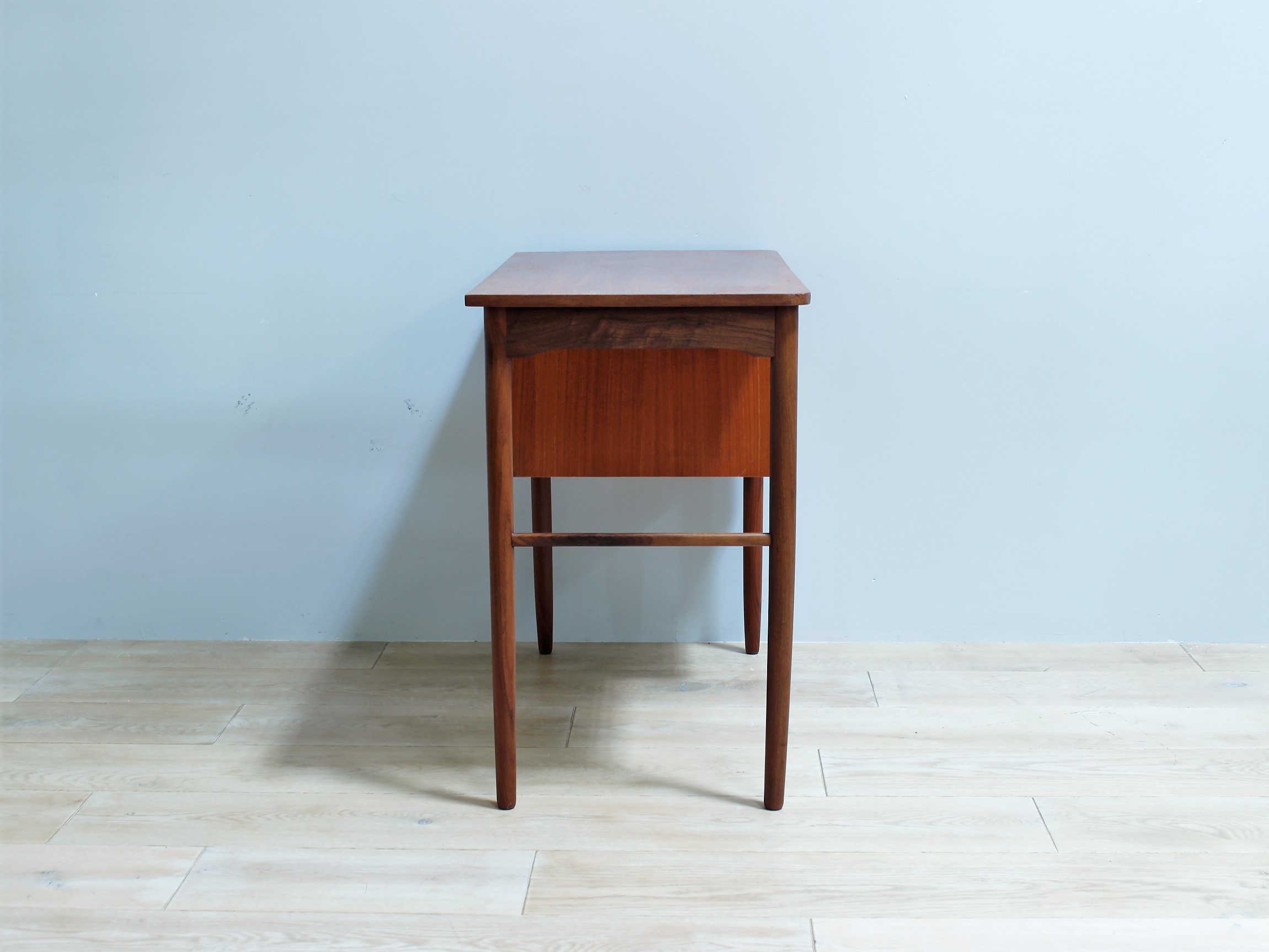 DESK｜FURNITURE & RUG｜SLOW HOUSE（スローハウス）