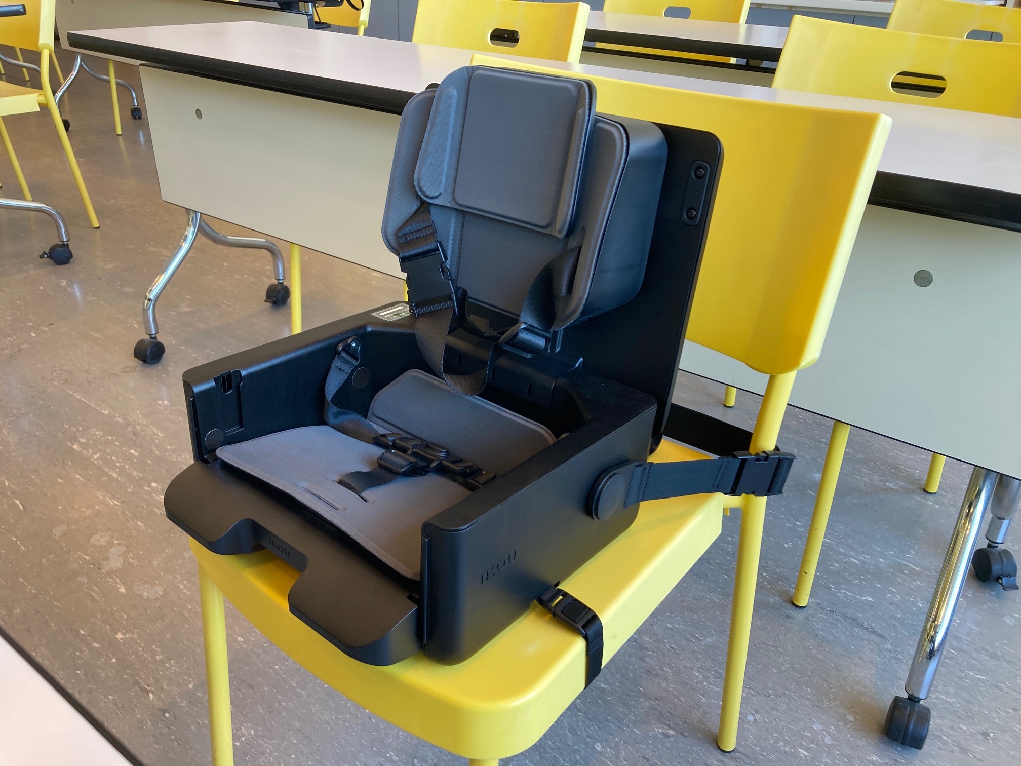 京都信用金庫様から「IKOUポータブルチェア」をご寄贈いただきました