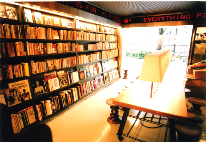 SHIFT 日本語版 | PLACE | カウブックス