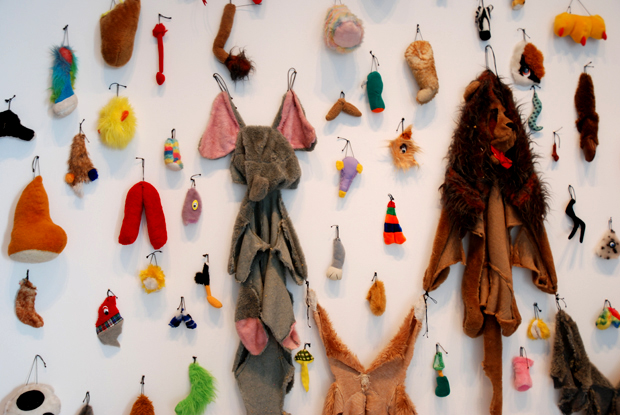 SHIFT | HAPPENING | ANNETTE MESSAGER: THE MESSENGER