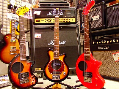 エレキギター】スピーカー内蔵ミニエレキギター3種類入荷致しました