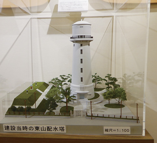 技術者の情熱を伝える赤い屋根の給水塔 | 建設産業の今を伝え未来を