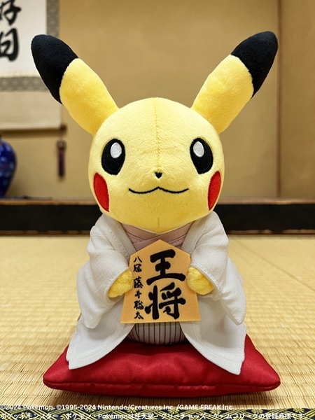 ぬいぐるみ 藤井聡太八冠の王将駒とピカチュウ 追加イメージ公開｜将棋