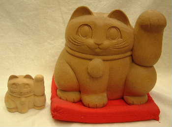 木彫り招き猫