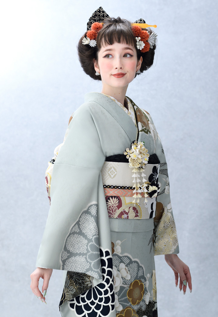 低身長さんの振袖選びのコツは？身長の低さをカバーするポイントも