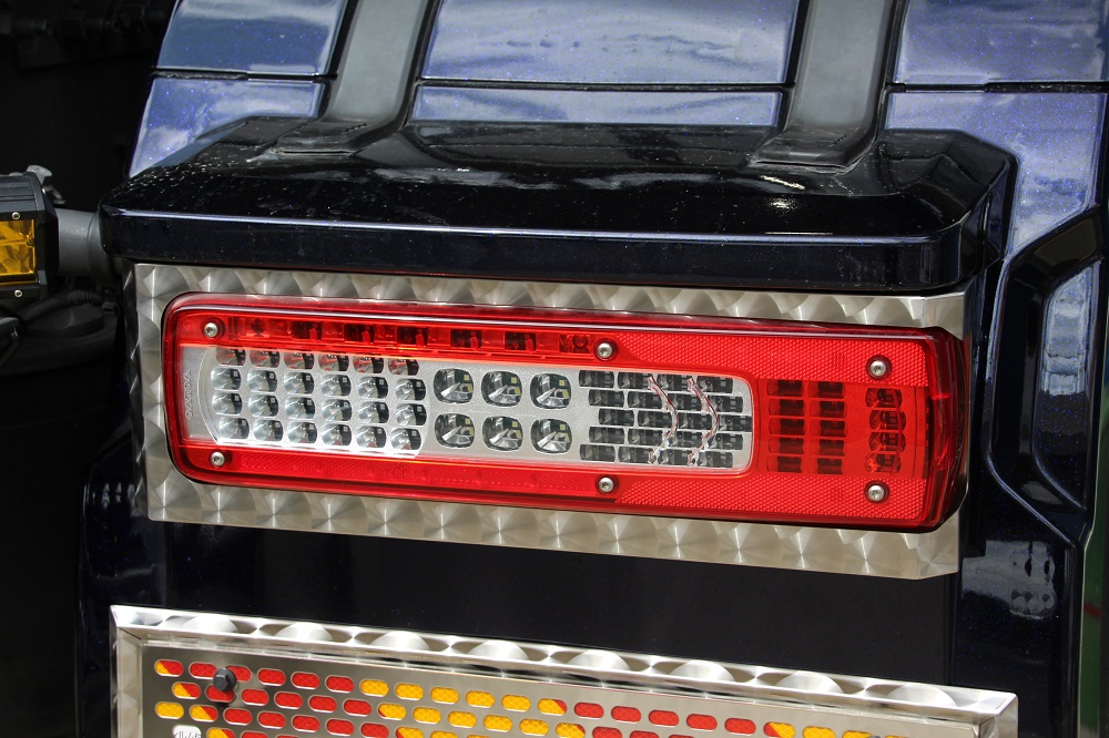 ボルボテール　純正　大型　トラック Amazon.co.jp: ボルボFH 460540 FH 12 FH 16大型トラックテールランプ