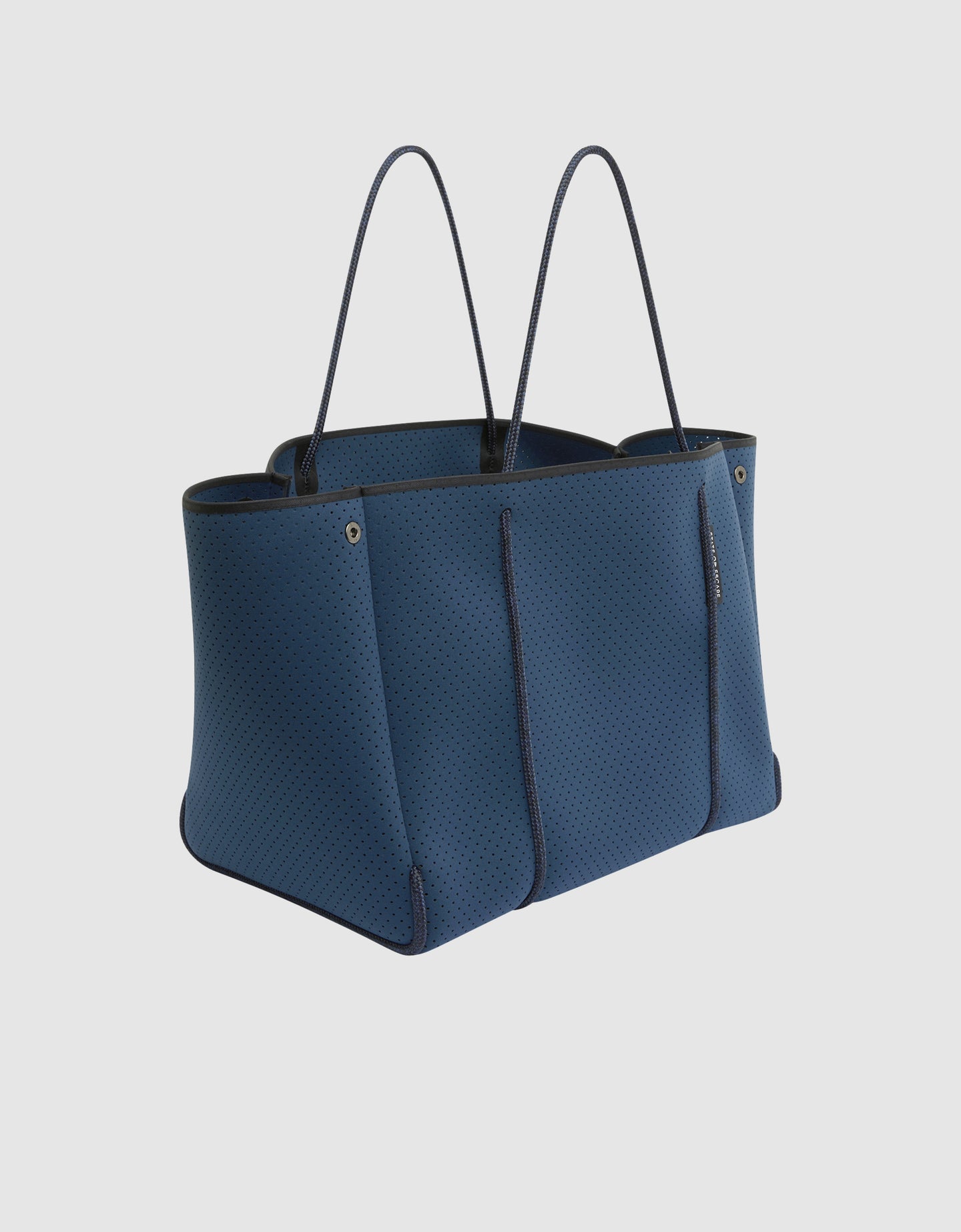 Escape™ tote in midnight – State of Escape