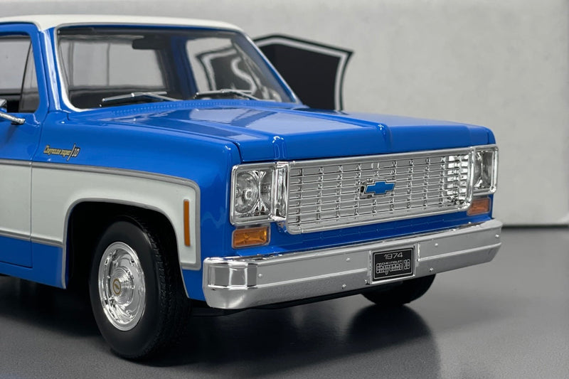 Chevrolet C10 Cheyenne Super - Maisto 1:18 Diecast – Strada Racing