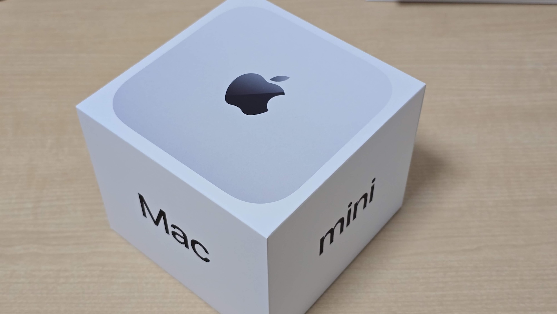 M4 Mac mini（2024）を購入。シルバー。開封写真と簡単な感想レビュー