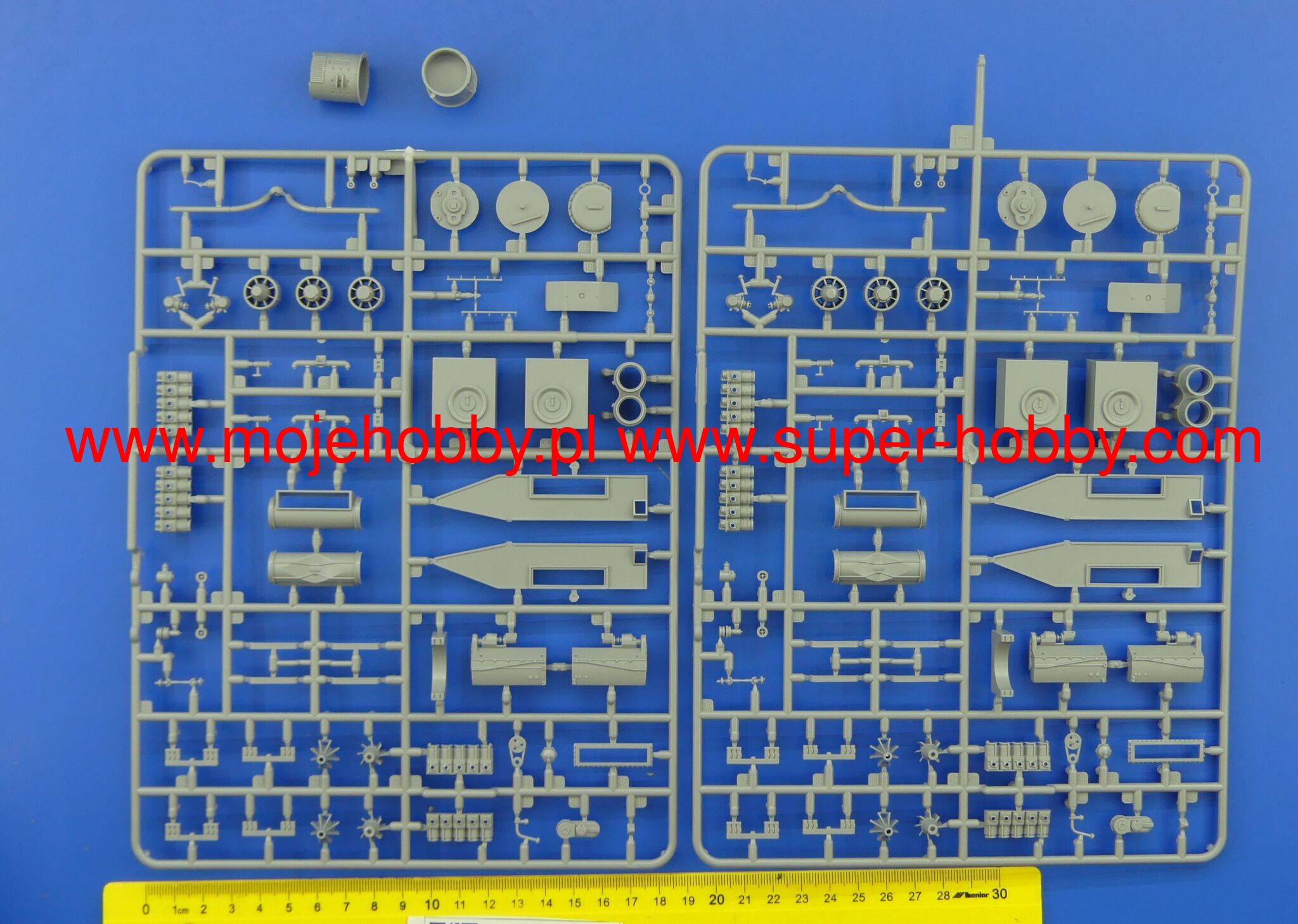 Pz.Kpfw. VI Tiger (P) Full Interior Kit Amusing Hobby 35A061