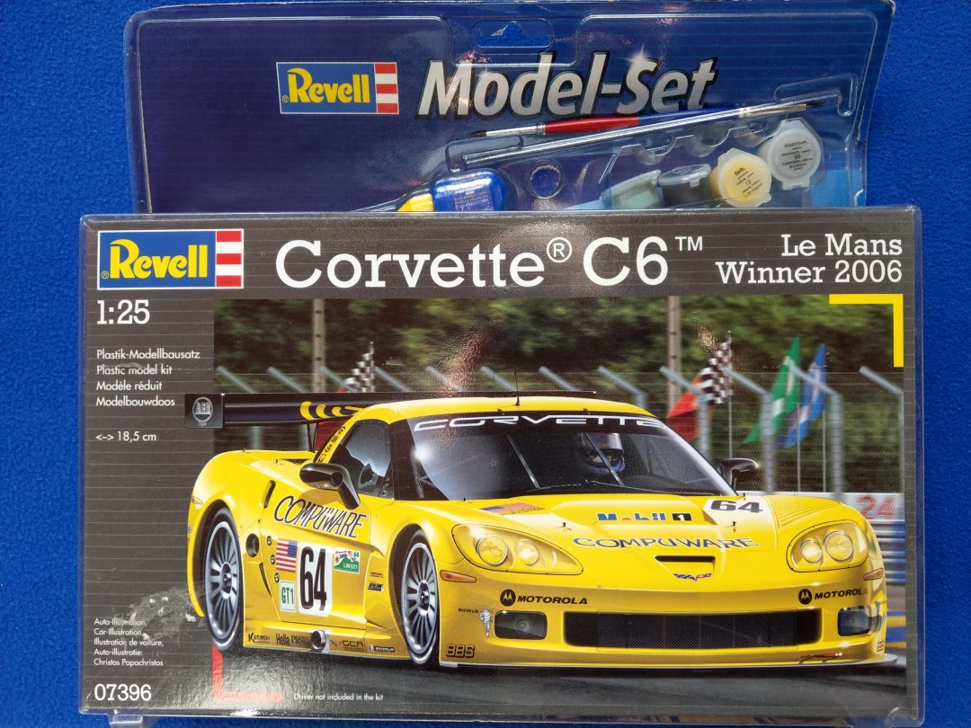 Chevrolet Corvette C6-R Le Mans Winner 2006 Gift Set Revell 67396