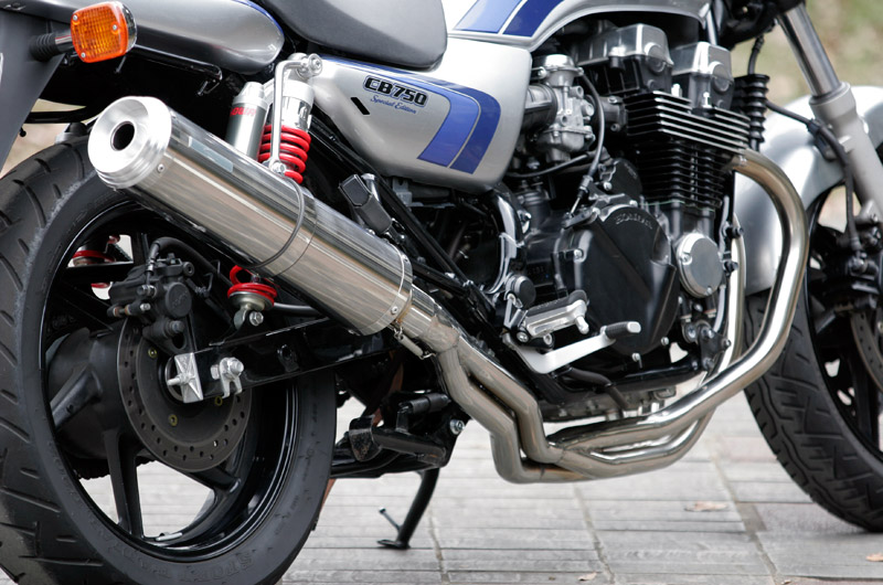 ディアゴスティーニcb750 1/4size 集合マフラー検討中 迫力の1/4