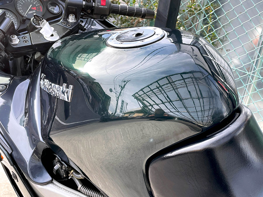 KAWASAKI Ninja ZX-11 D型 – 京都のバイクショップSPEC-M（スペック