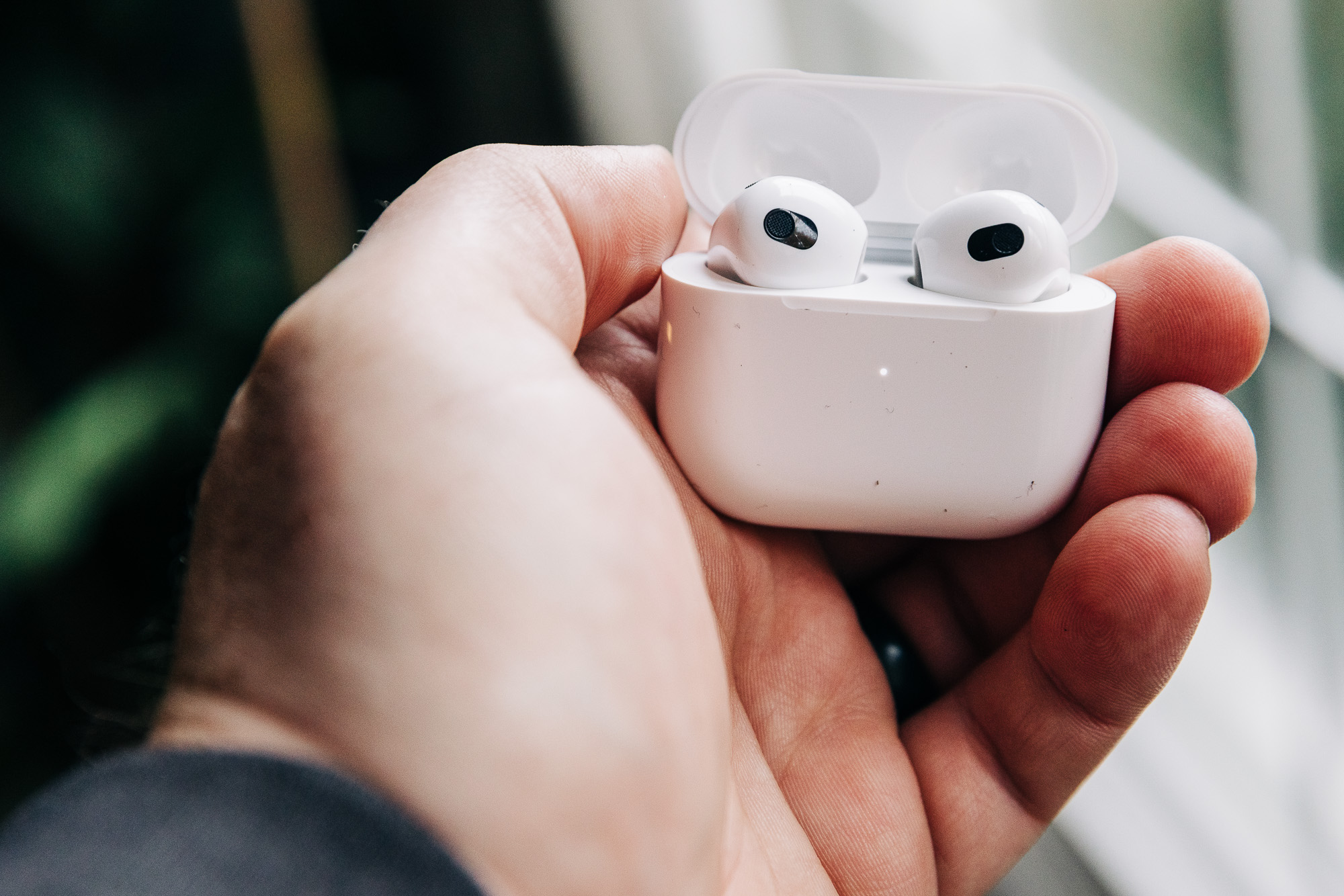 Apple AirPods 3 Review: Great earbuds get even better | Popular