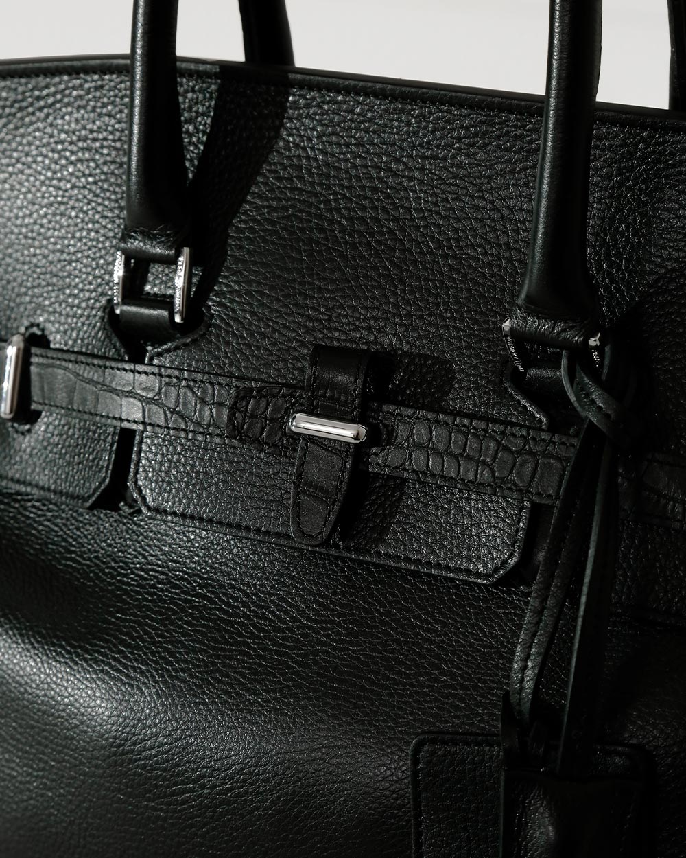 人気のボストンバッグをバーニーズ ニューヨークが別注