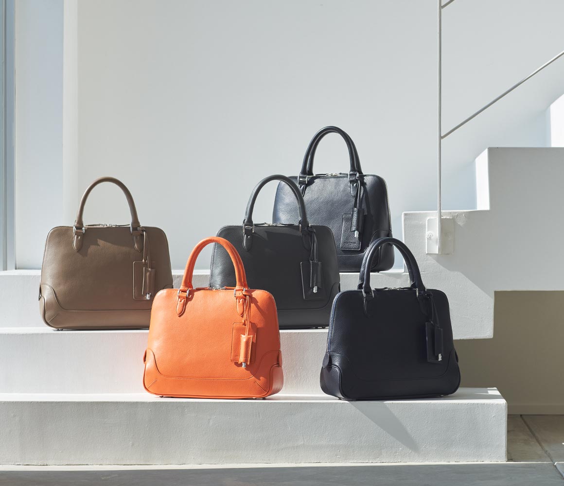 丸みあるフォルムが美しいブガッティバッグ