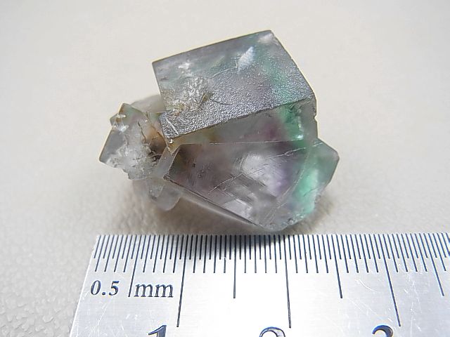 ドイツ・クララ鉱山産バイカラー（ゾーニング）フローライト9.4g