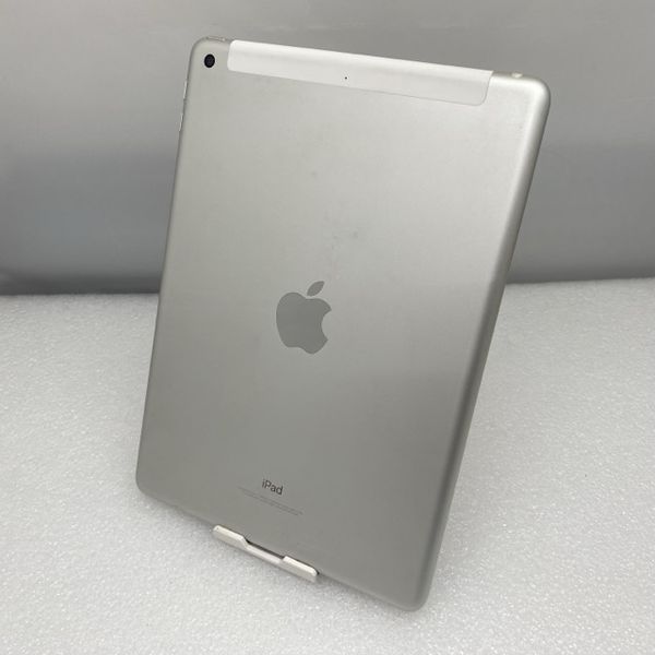 APPLE 〔中古〕iPad (第6世代) 32GB シルバー MR6P2J/A au SIMロック
