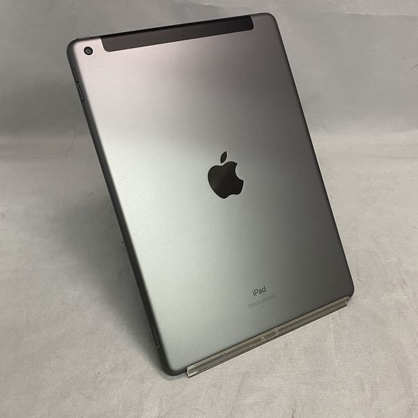 APPLE 〔中古〕iPad 第7世代 (docomo 32GB)（中古保証3ヶ月間