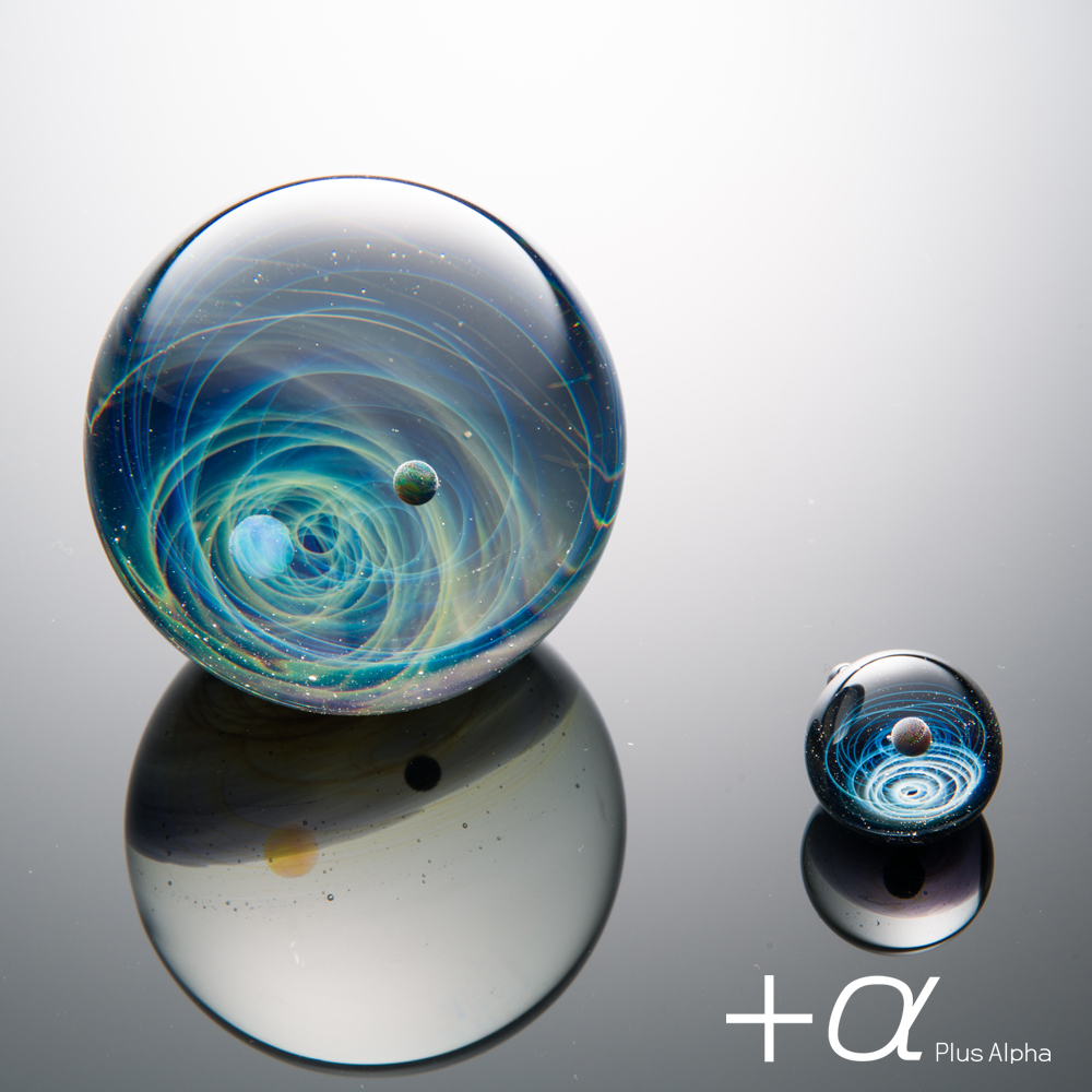 α [プラスアルファ] | 宇宙ガラス | Information