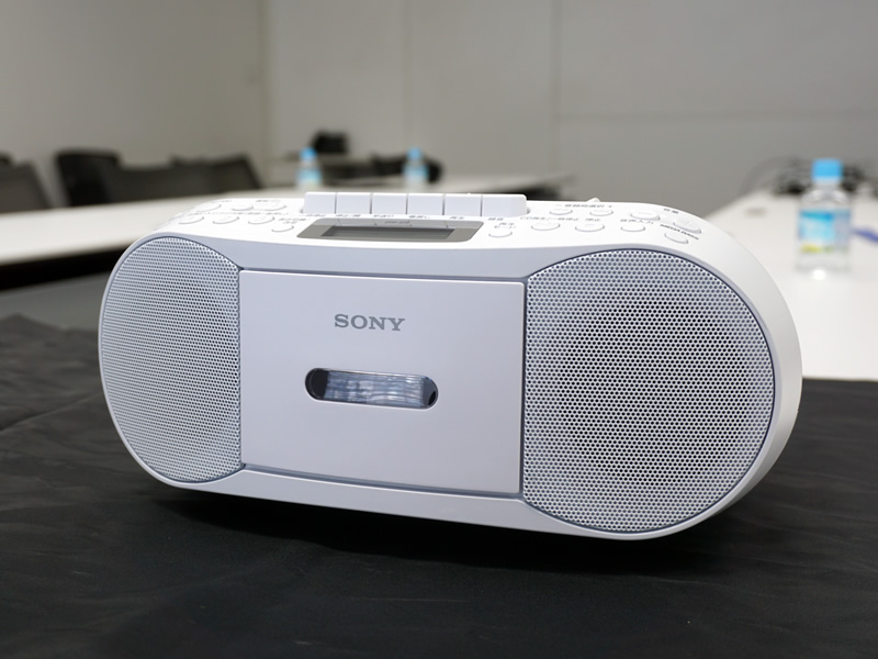 ソニー、前モデルより低価格化したワイドFM対応CDラジカセ「CFD-S70