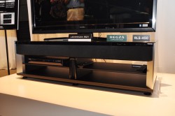東芝、初めての“REGZAシアターラック”を商品化 － 3.1chスピーカー内蔵