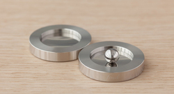 ファイナルオーディオ、ステンレス硬質球を使ったインシュレーター