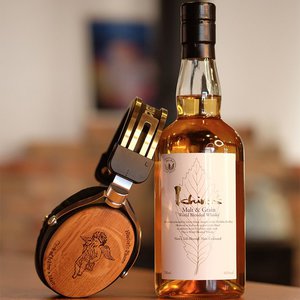 TAGO STUDIO、ウイスキー「Ichiro's Malt」コラボヘッドホン。廃木材を