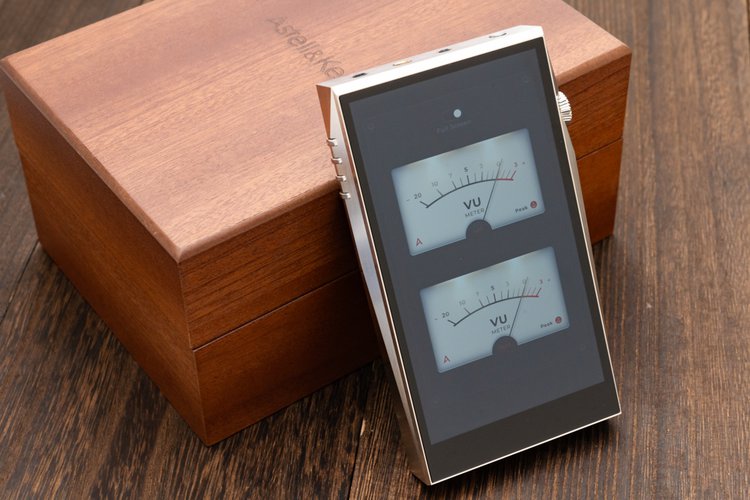 トリプルアンプが音楽を朗らかに鳴らす “フラグシップモデルの兄弟機