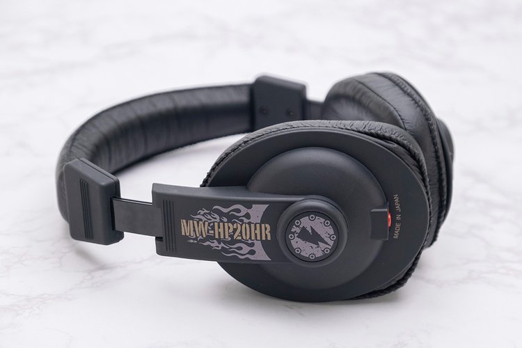 Painkillerで音作りした“メタル特化ヘッドホン”「MW-HP20HR」。ひと足