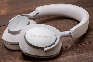 Bowers & Wilkinsのワイヤレスヘッドホン「Px7 S2e」。製品名に偽り